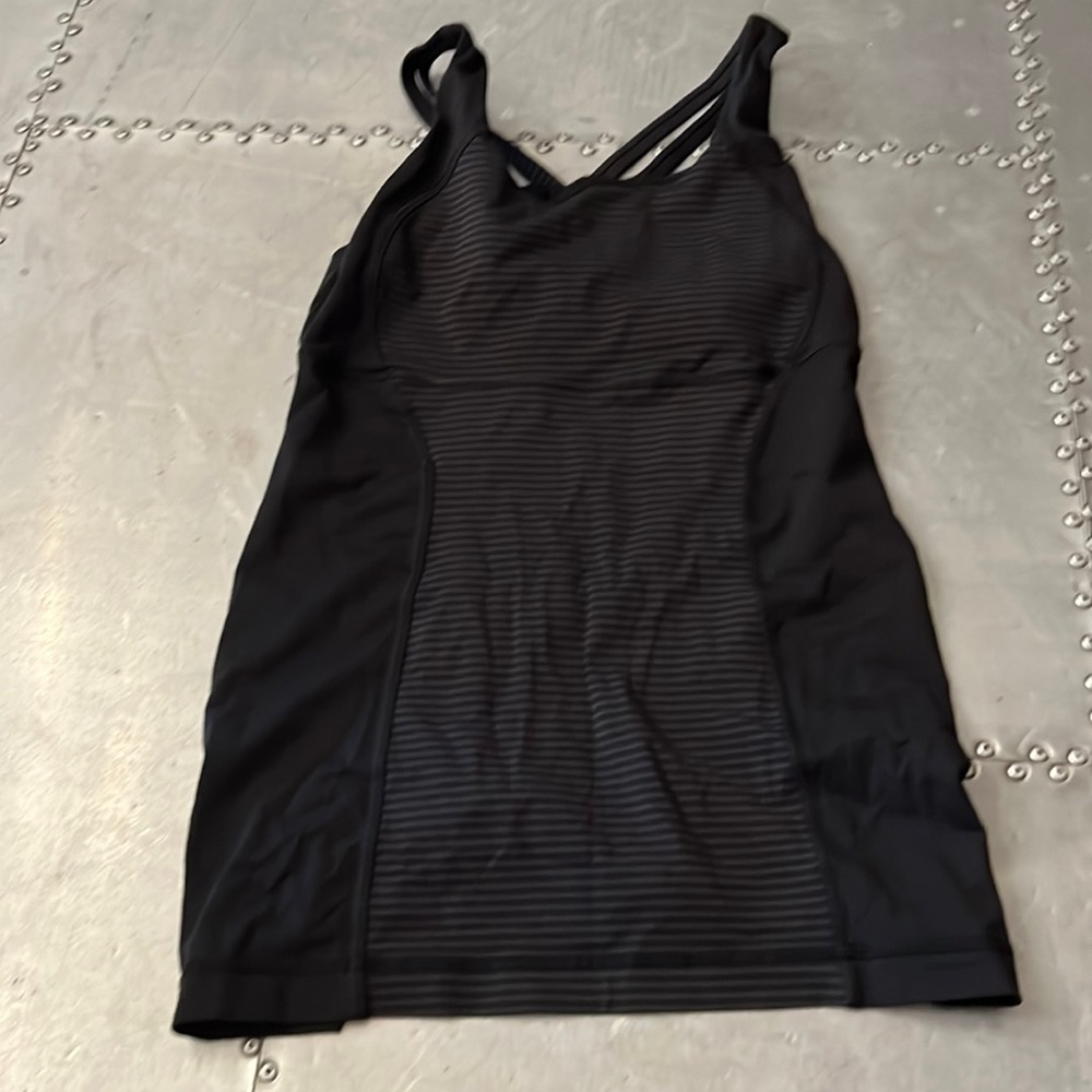Lululemon tank with build in sports bra